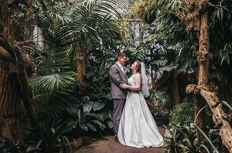 Trouwfoto Djatzia en Erwin in Pantropica